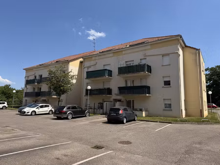 essey-les-nancy : bel appartement t2 avec terrasse et parkin