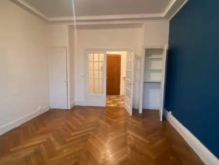 t2 avec balcon à lyon