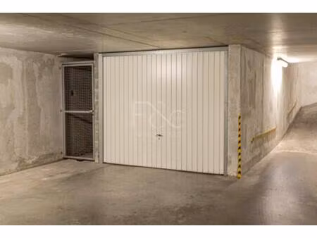 garage fermé de 14 m² proche gare part dieu