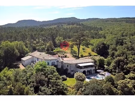 domaine d’exception alliant luxe et écologie dans un parc naturel près de carcassonne