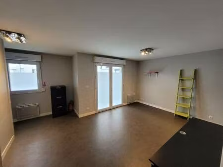 location bureaux et commerces à betton (35830) : à louer / 42m² betton