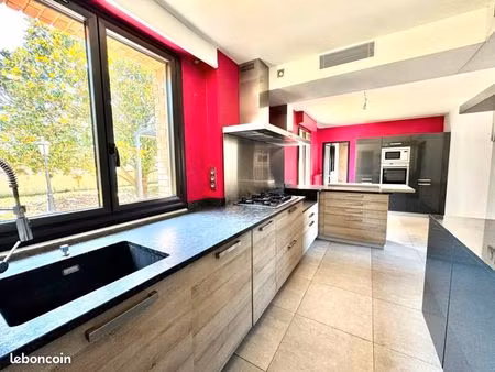 villa 5 pièces 150 m²