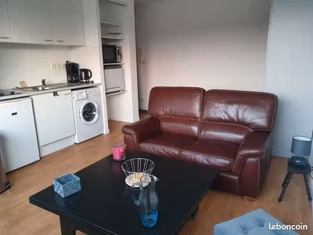 location studio 26m2 + balcon dispo début août  très calme