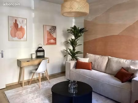 t2 meublé rénové – hyper centre rouen – cour privative rare + vue dégagée