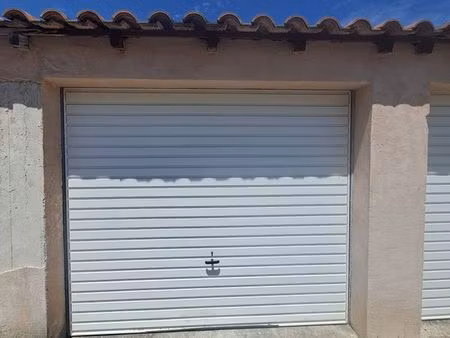 garage dans résidence fermée luynes