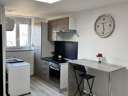 studio meublé à louer - emplacement idéal  au pied de la voie rapide et proche du centre-v