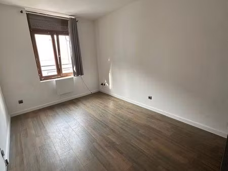 lens centre - studio à louer