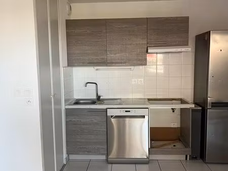 appartement t3 de 58 m² avec balcon couvert  2 parkings sécurisés – centre-ville de mondon