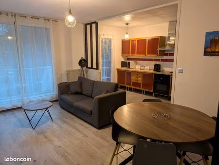 appartement t2 meublé avec balcon  cave et parking à rezé