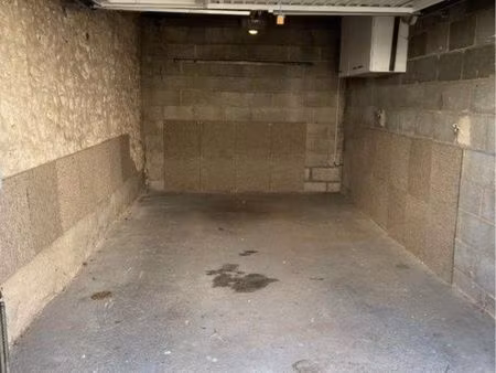 box / garage fermé à louer – centre-ville de chartres – 95 /mois