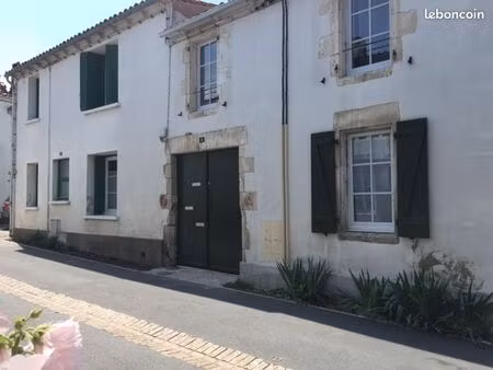 loue à l'année un f2 calme ste marie la noue