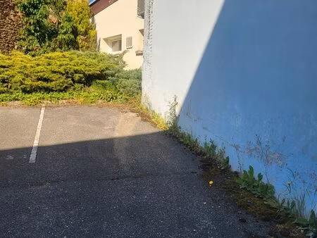 sorbiers place de parking en face mairie
