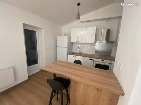 studio rénové et meublé avec coin nuit séparé et parking privatif