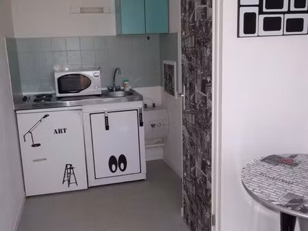studio 28m2 meublé   laverie   balconnet