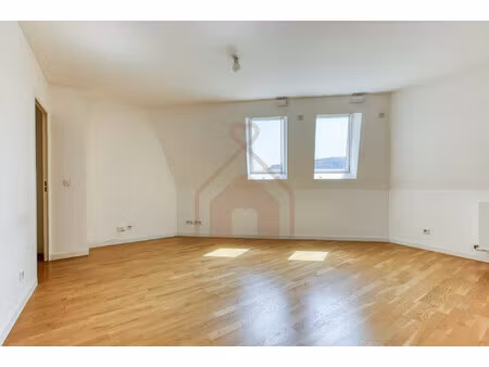 à vendre spacieux 4 pièces avec double parking à 5min de la p