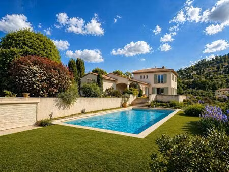 maison de standing à vendre avec piscine et vue dégagée sur l