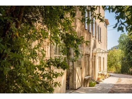confidentiel - mas à rénover avec terrain à vendre à ménerbes