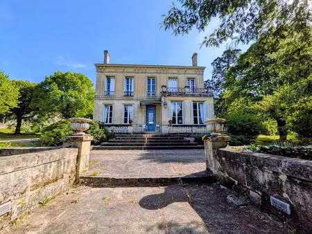 vente château 9 pièces 230 m² à lestiac-sur-garonne (33550)  768 750 €