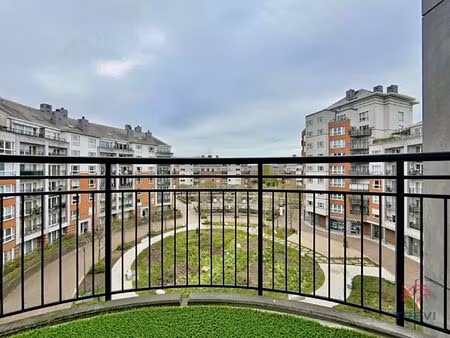 appartement à louer avec terrasse et 3 chambres   jette (vbe37510)