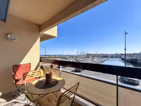 séjour avec vue sur le port + chambre balcon sud –