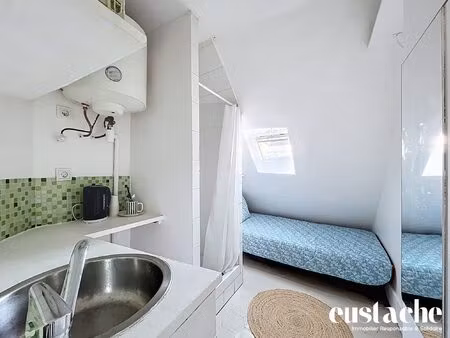 chambre de service au calme en dernier étage !