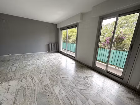 toulon est st jean du var: faux t4 62m2 avec terrasse  cave