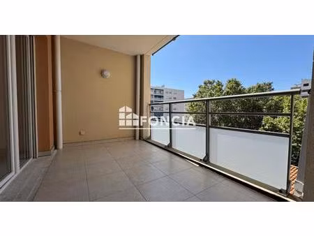 t2 avec terrasse - toulon st roch