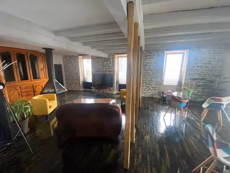 exclusivité – bourgogne -appartement de caractère de 101 m² avec vue imprenable sur le châ