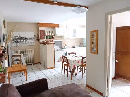 charmante maison de ville à carmaux  99 m²  2 chambres