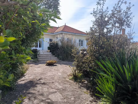 l'épine. maison non mitoyenne avec garage. 524 000 eur fai