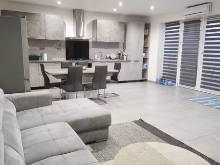 élégante maison en triplex développe 277 m²