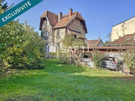 maison de maître en meulières avec dépendances