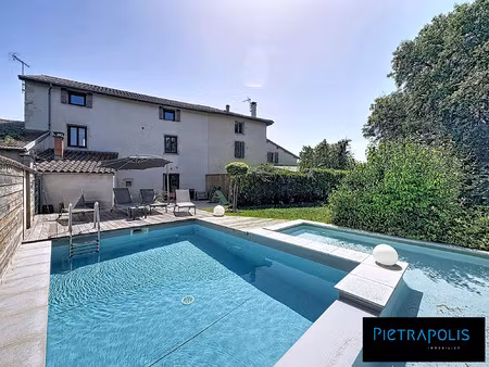 maison avec piscine et grand jardin