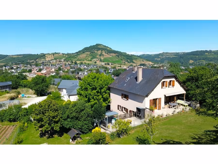 maison d'environ 255 m² avec 2 logements + 954 m² de terrain
