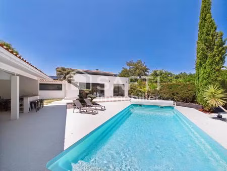 maison d’exception avec studio indépendant – 260 m²