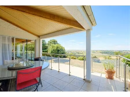maison d'architecte avec vue panoramique aux portes de la ville