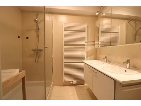 instapklaar 2-slaapkamerappartement pal in het centrum van blankenberge.