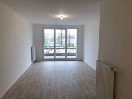 t4 avec terrasse  jardin et parking à corbeil-essonnes