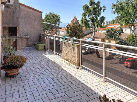 secteur résidentiel t4 duplex meuble climatisé avec garage et terrasse