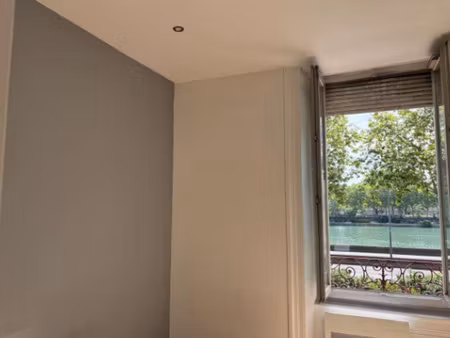 joli t2 traversant 20 quai du rhone 69002 - disponible !