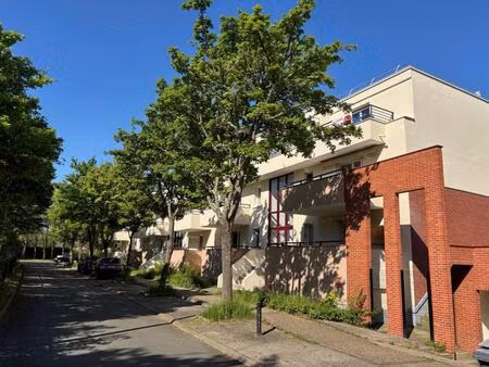 beau 3 pièces avec balcon & parking en sous-sol appels uniquement après lecture complète d