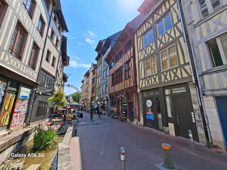 local commercial rouen rue eau de robec avec réserve