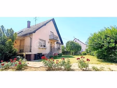 grande maison individuelle sur 1000 m2 de terrain cloturé