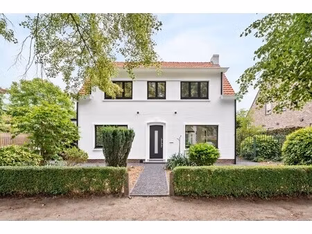 instapklare woning met 4 slaapkamers en 2 badkamers !