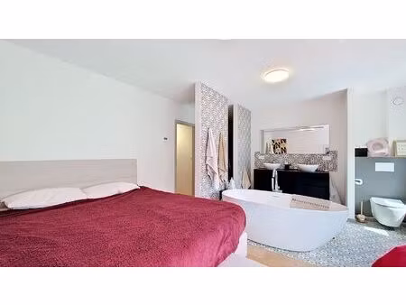 villa à louer avec terrasse et jardin   waterloo (vbe37492)