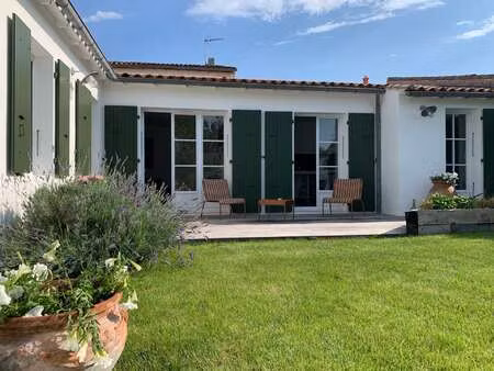 vente maison piscine à saint-martin-de-ré (17410) : à vendre piscine / 110m² saint-martin-