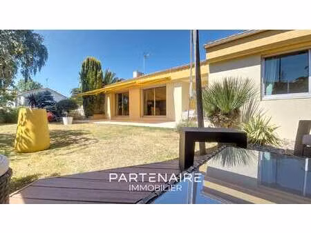 vente maison à coëx (85220) : à vendre / 190m² coëx