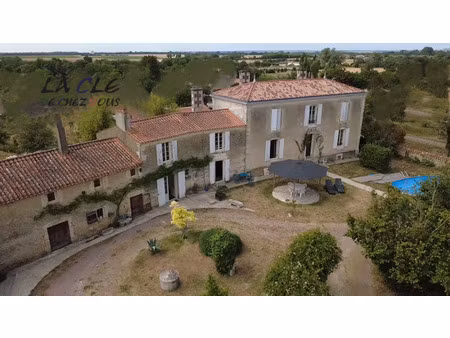 vente maison piscine à maillezais (85420) : à vendre piscine / 190m² maillezais