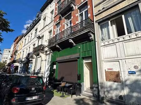 immeuble de rapport avec commerce et 2 logements.
