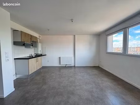 studio 1 pièce 33 m²